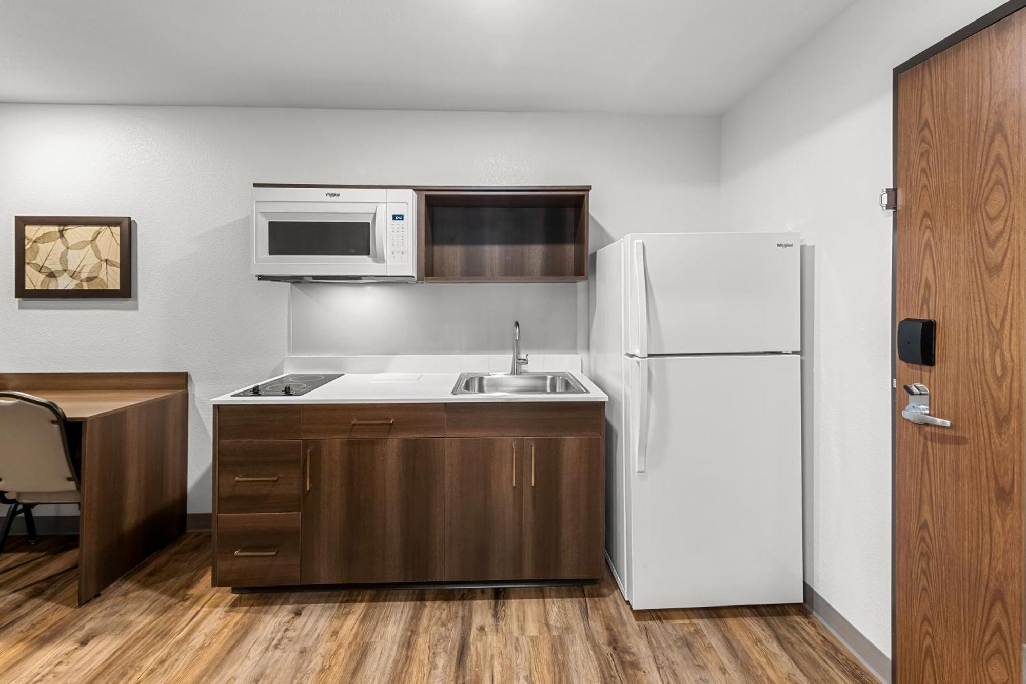 Woodspring Suites Kansas City Airport Экстерьер фото