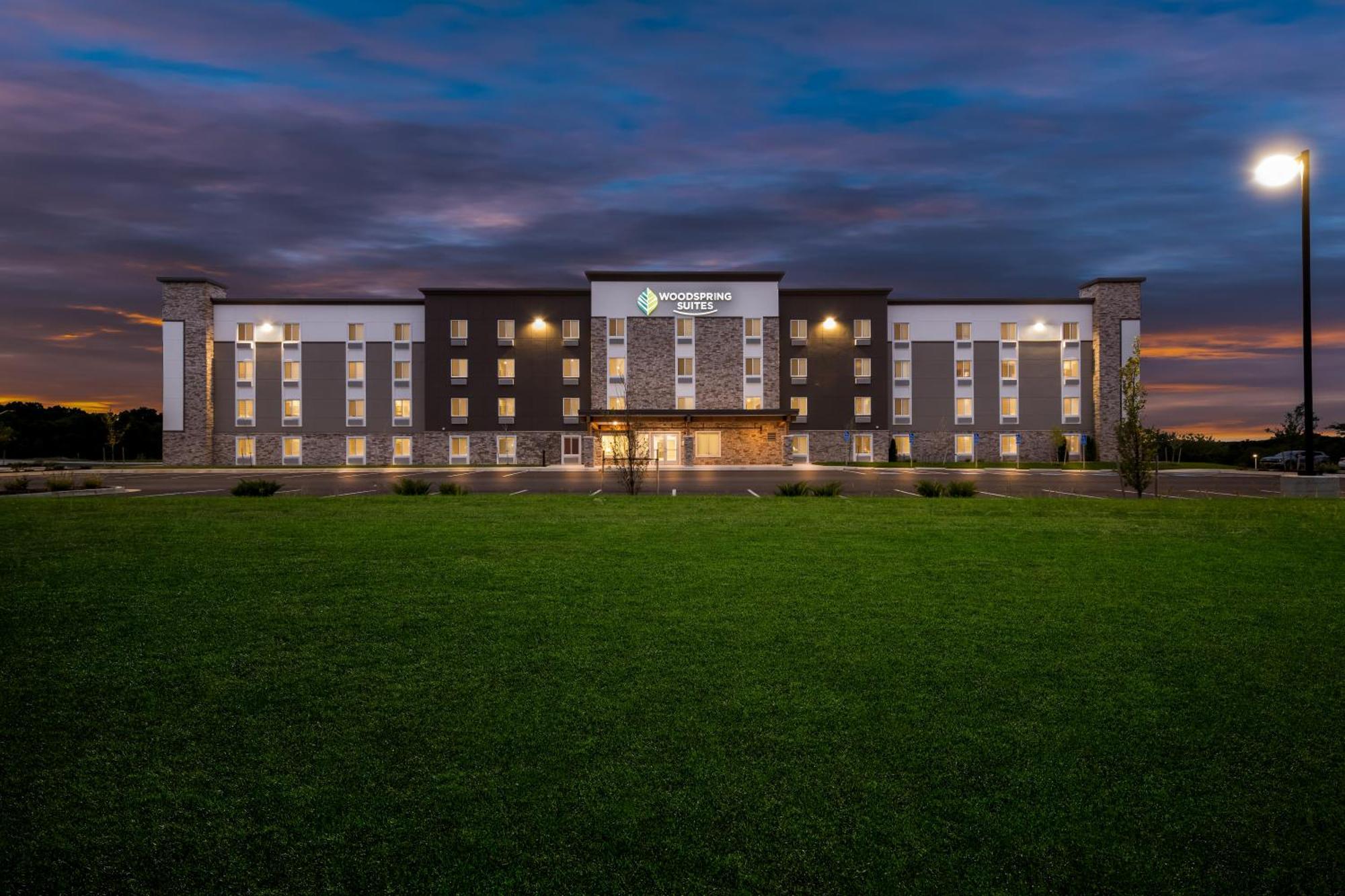 Woodspring Suites Kansas City Airport Экстерьер фото