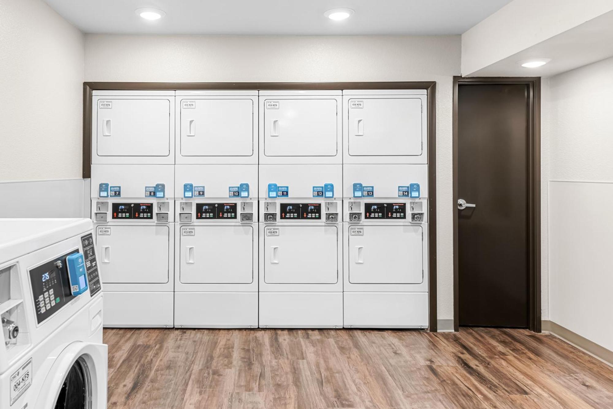 Woodspring Suites Kansas City Airport Экстерьер фото