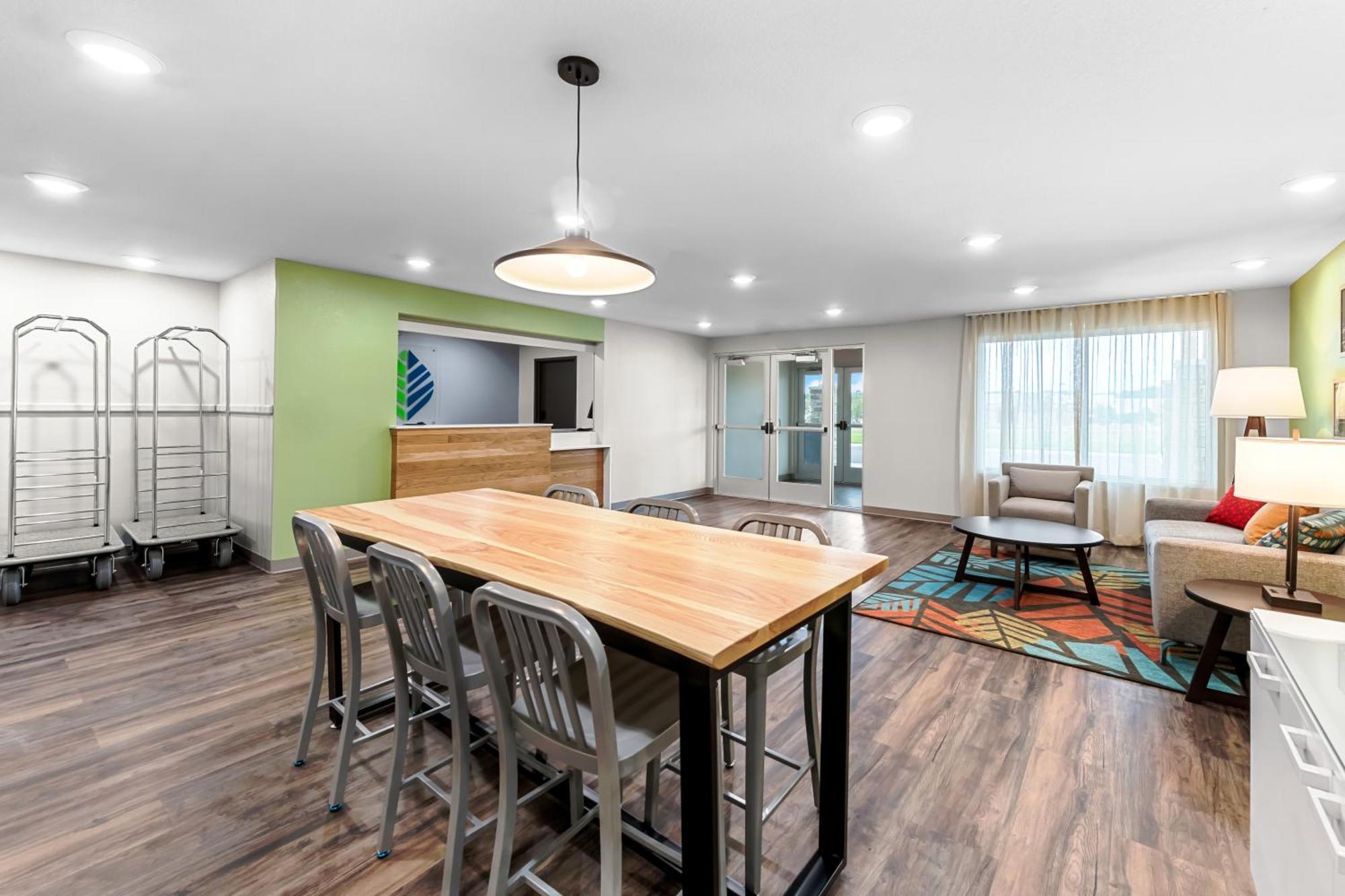 Woodspring Suites Kansas City Airport Экстерьер фото